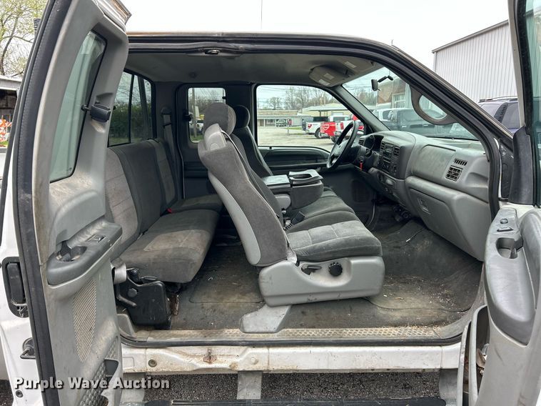 image for item EK2817 2002 Ford F250 Super Duty SuperCab pickup truck