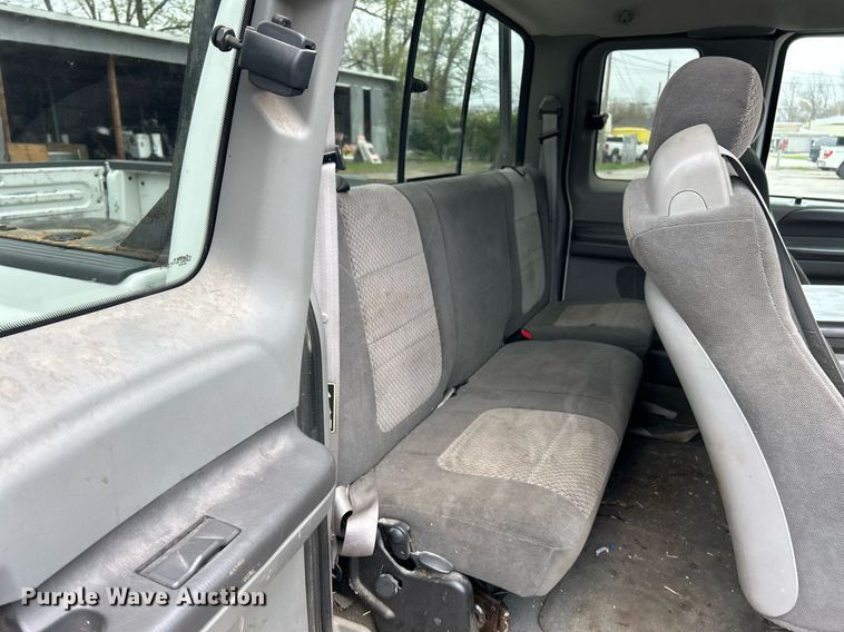 image for item EK2817 2002 Ford F250 Super Duty SuperCab pickup truck