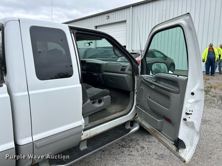 image for item EK2817 2002 Ford F250 Super Duty SuperCab pickup truck