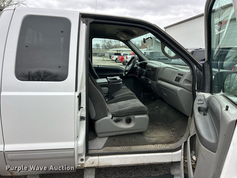 image for item EK2817 2002 Ford F250 Super Duty SuperCab pickup truck