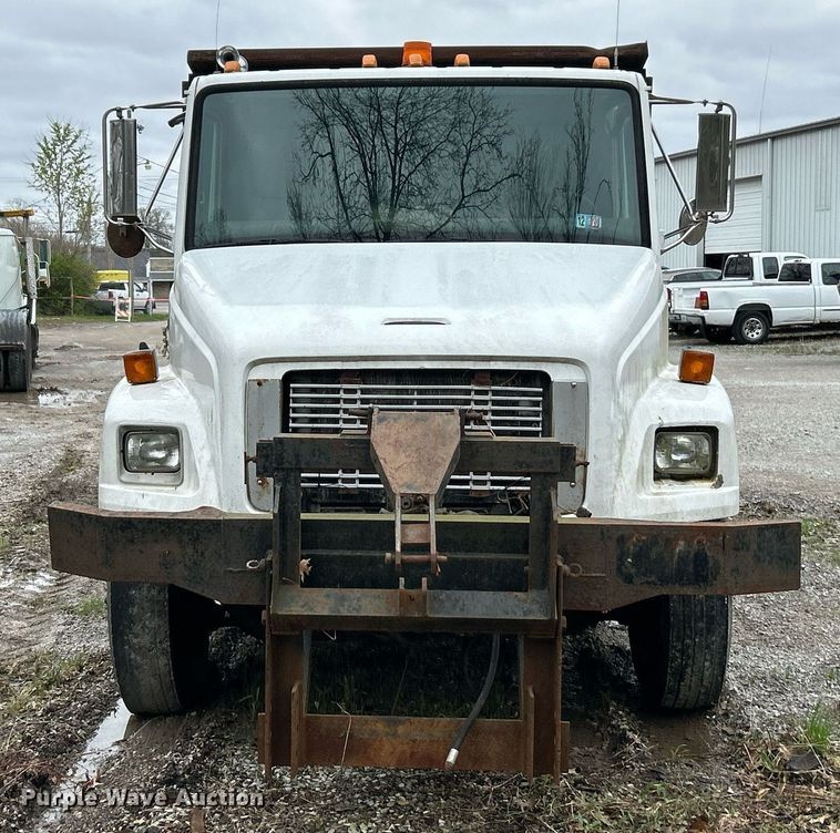 image for item EK2818 2000 Freightliner FL80 dump truck