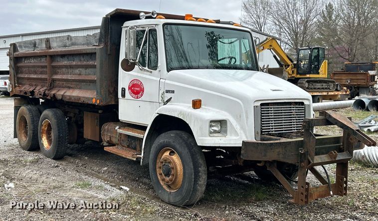 image for item EK2818 2000 Freightliner FL80 dump truck