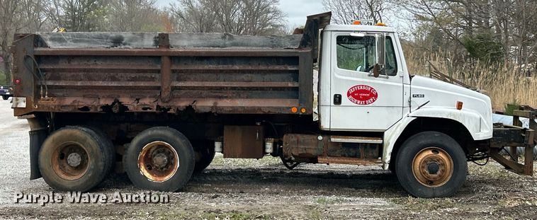 image for item EK2818 2000 Freightliner FL80 dump truck