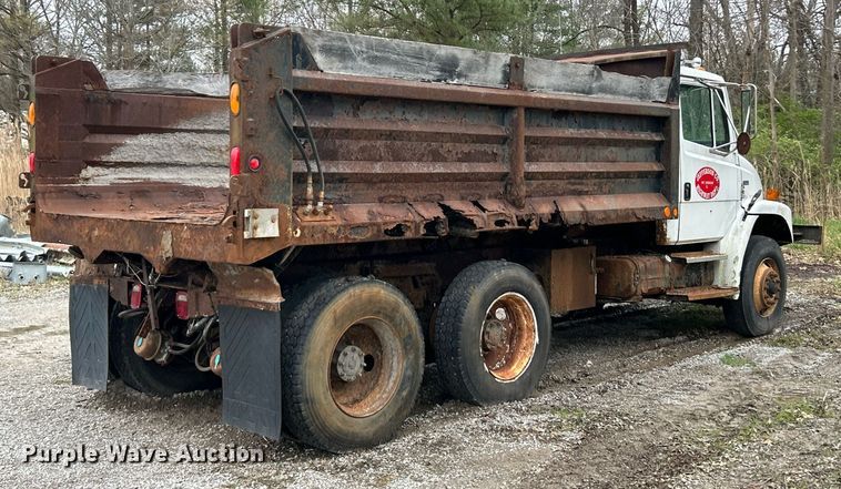 image for item EK2818 2000 Freightliner FL80 dump truck