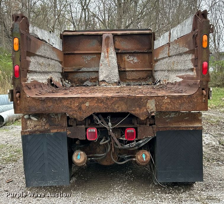 image for item EK2818 2000 Freightliner FL80 dump truck