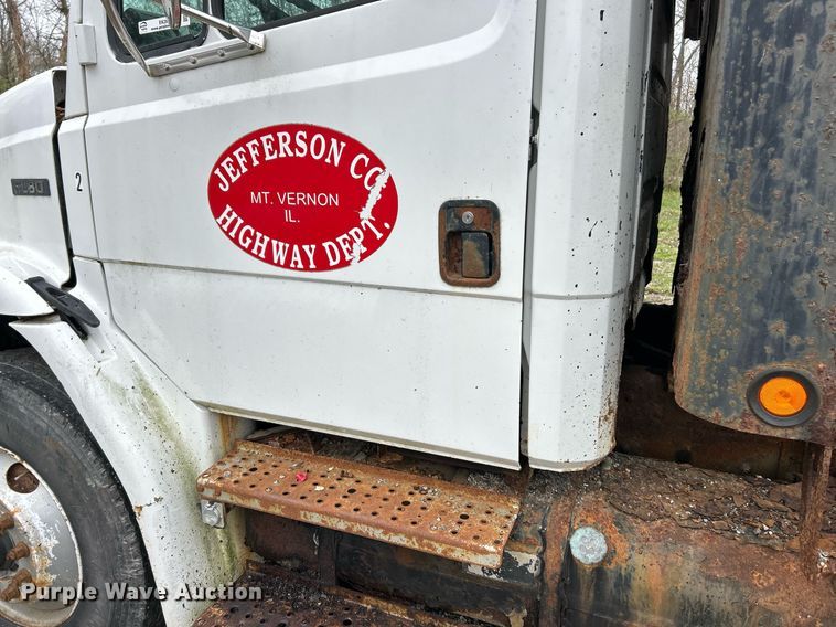 image for item EK2818 2000 Freightliner FL80 dump truck