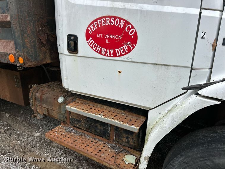 image for item EK2818 2000 Freightliner FL80 dump truck