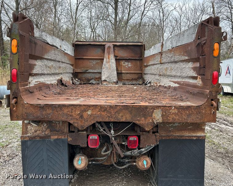 image for item EK2818 2000 Freightliner FL80 dump truck