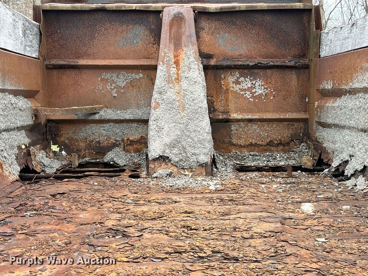 image for item EK2818 2000 Freightliner FL80 dump truck