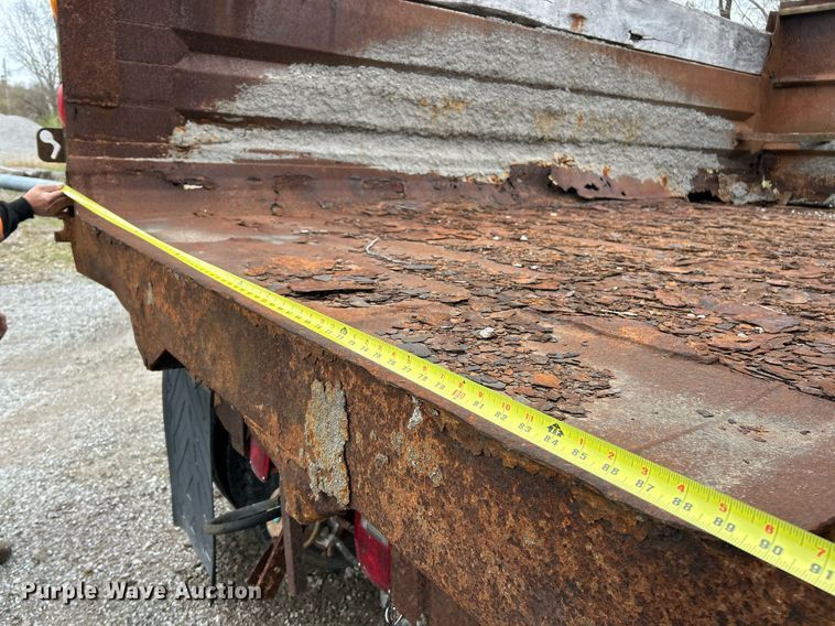 image for item EK2818 2000 Freightliner FL80 dump truck