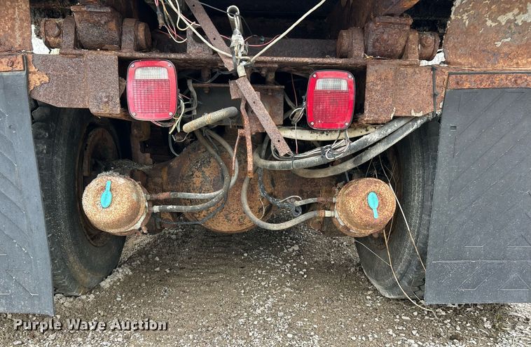 image for item EK2818 2000 Freightliner FL80 dump truck