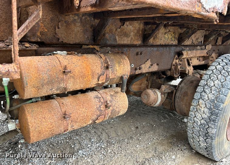 image for item EK2818 2000 Freightliner FL80 dump truck