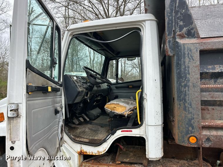 image for item EK2818 2000 Freightliner FL80 dump truck