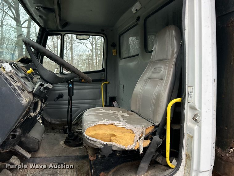 image for item EK2818 2000 Freightliner FL80 dump truck