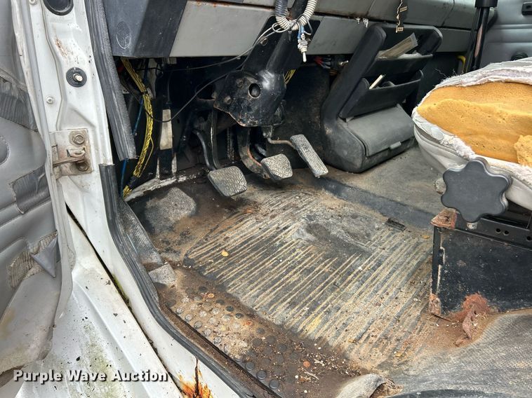 image for item EK2818 2000 Freightliner FL80 dump truck