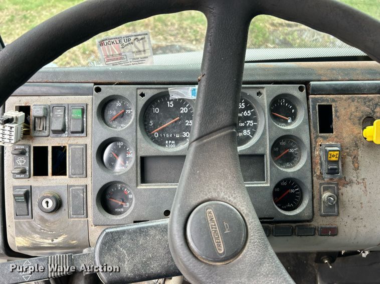 image for item EK2818 2000 Freightliner FL80 dump truck