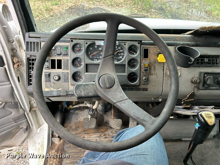 image for item EK2818 2000 Freightliner FL80 dump truck