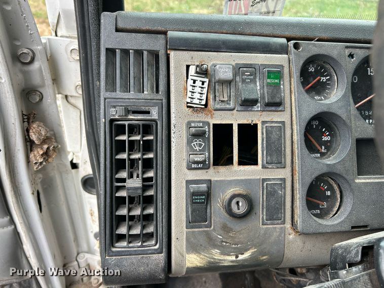 image for item EK2818 2000 Freightliner FL80 dump truck