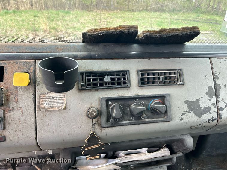 image for item EK2818 2000 Freightliner FL80 dump truck