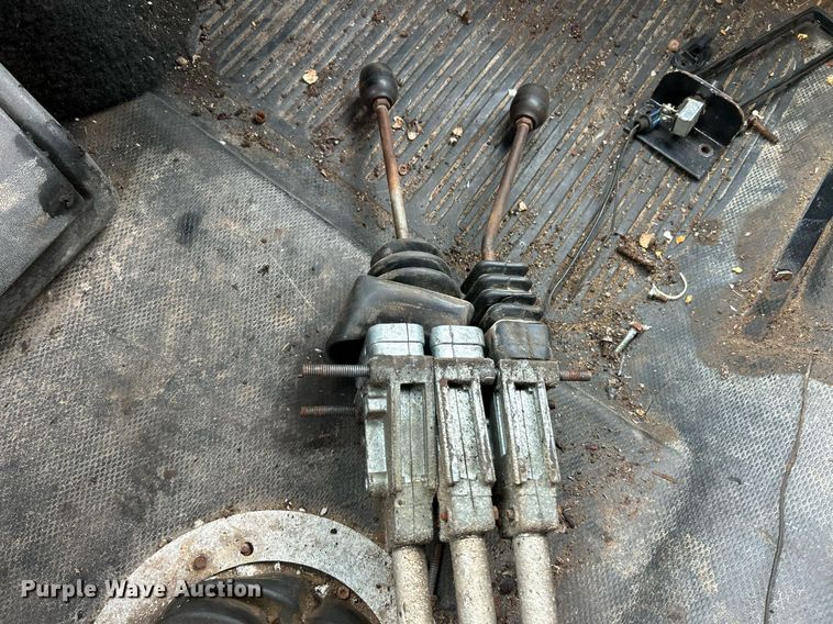 image for item EK2818 2000 Freightliner FL80 dump truck