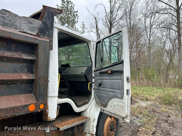 image for item EK2818 2000 Freightliner FL80 dump truck