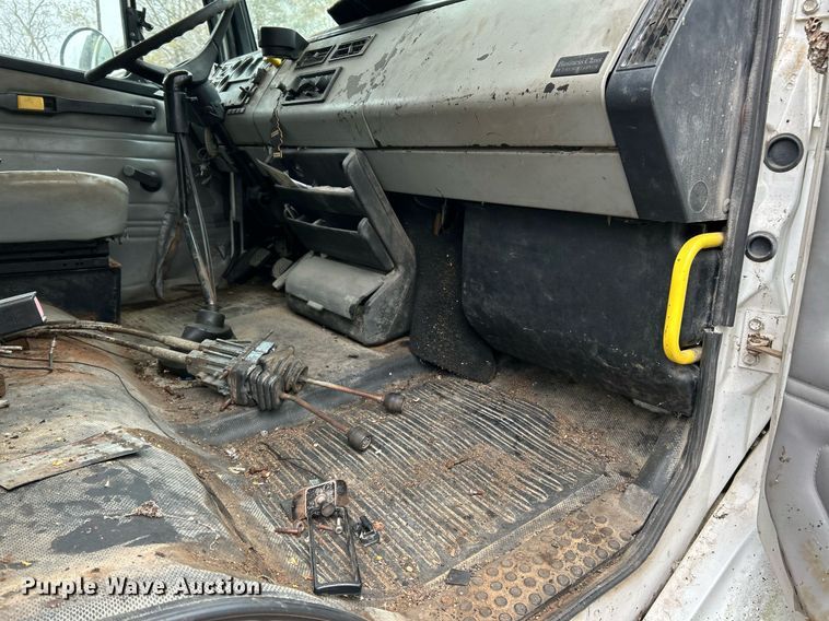 image for item EK2818 2000 Freightliner FL80 dump truck