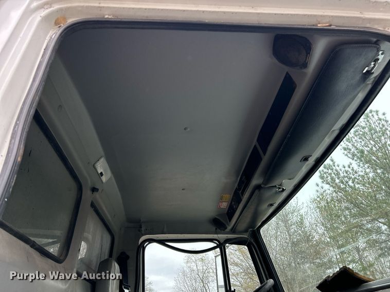 image for item EK2818 2000 Freightliner FL80 dump truck