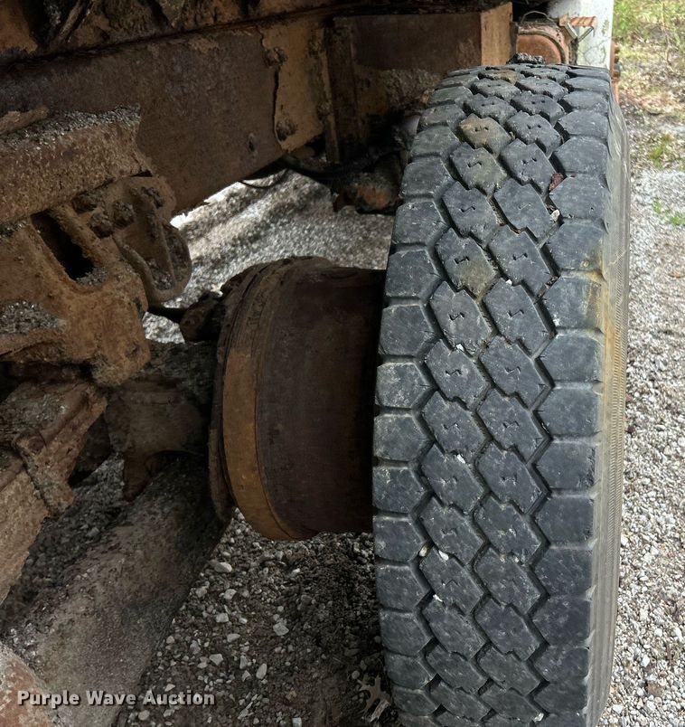 image for item EK2818 2000 Freightliner FL80 dump truck