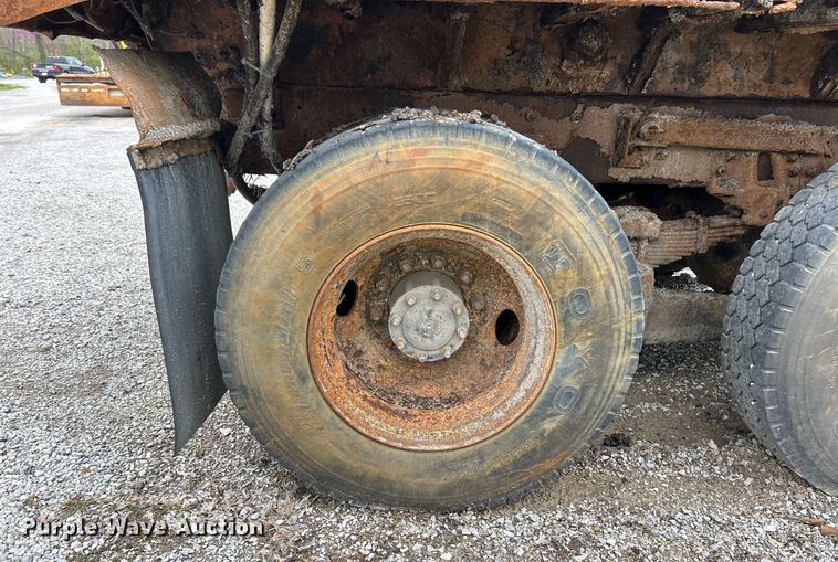 image for item EK2818 2000 Freightliner FL80 dump truck