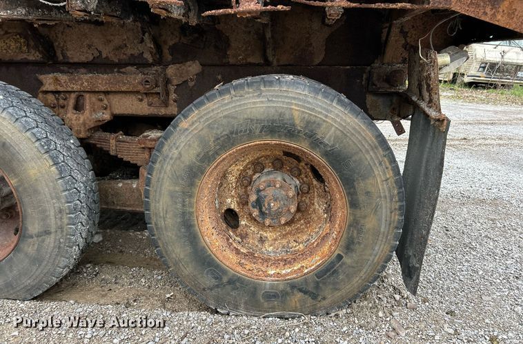 image for item EK2818 2000 Freightliner FL80 dump truck