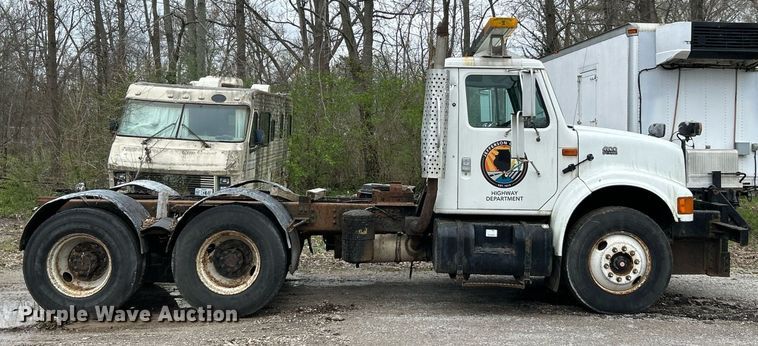 image for item EK2819 2001 International 4900 truck cab and chassis