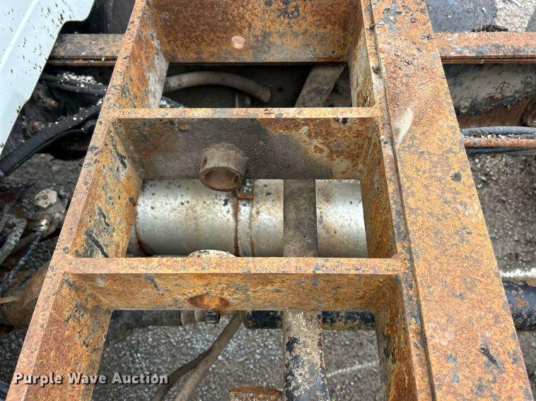 image for item EK2819 2001 International 4900 truck cab and chassis