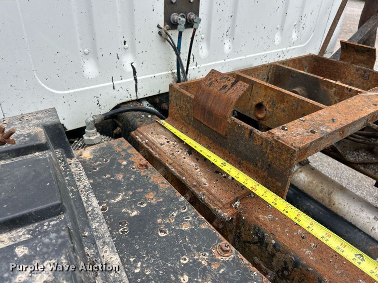 image for item EK2819 2001 International 4900 truck cab and chassis