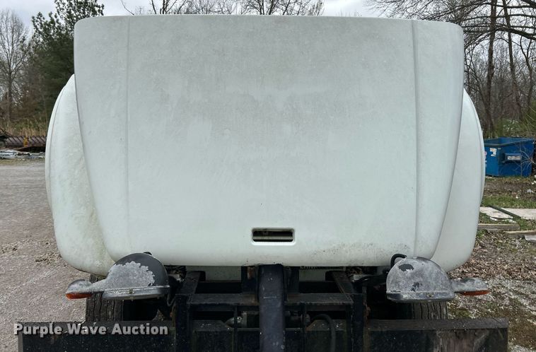 image for item EK2819 2001 International 4900 truck cab and chassis