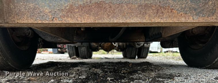 image for item EK2819 2001 International 4900 truck cab and chassis