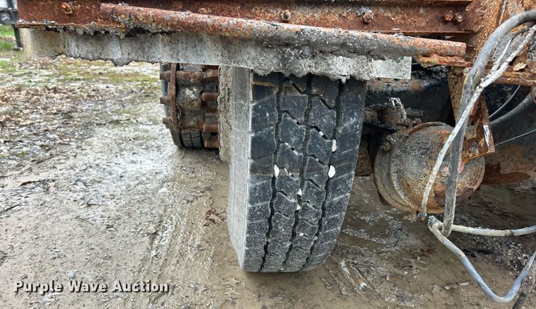 image for item EK2819 2001 International 4900 truck cab and chassis