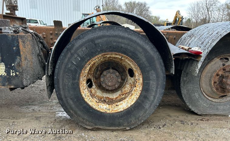 image for item EK2819 2001 International 4900 truck cab and chassis