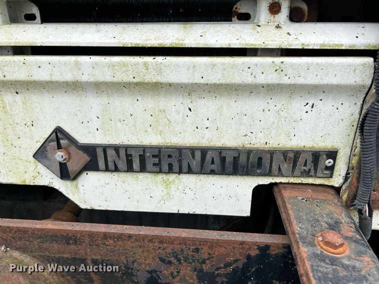 image for item EK2819 2001 International 4900 truck cab and chassis