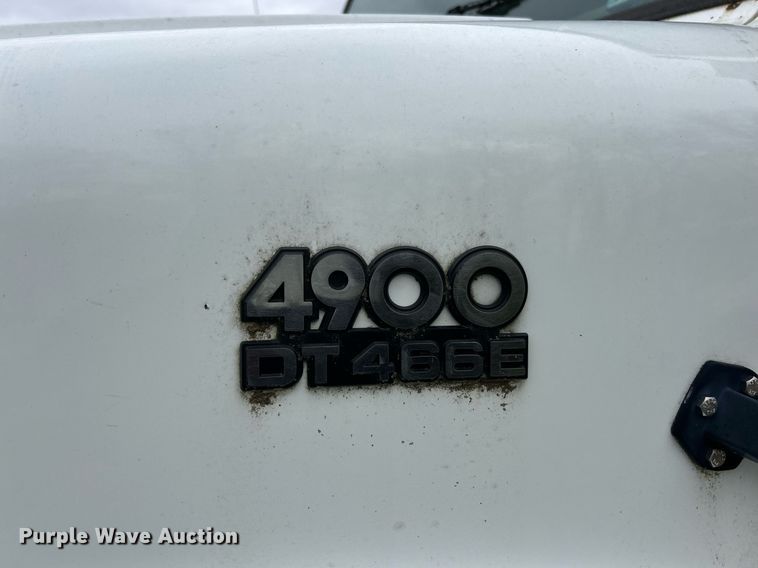 image for item EK2819 2001 International 4900 truck cab and chassis