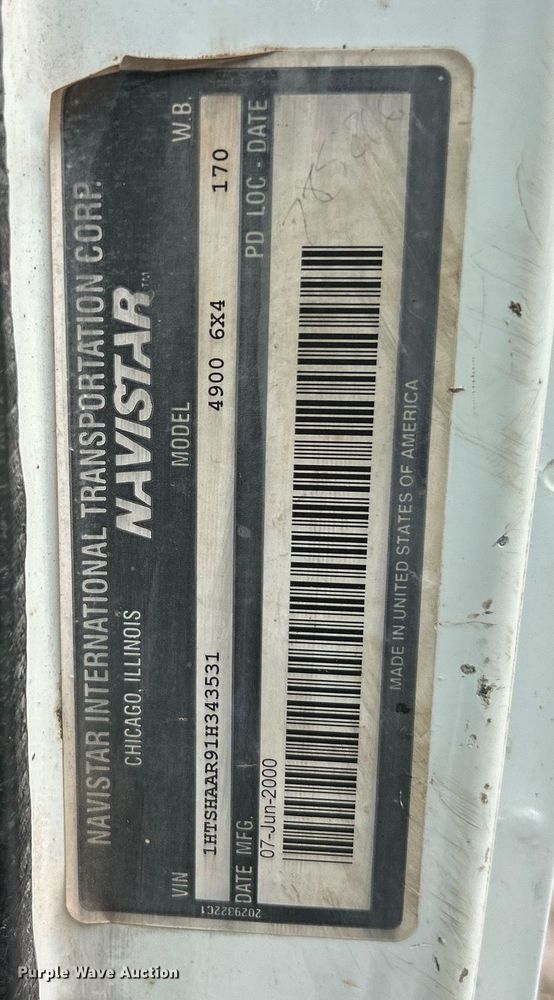 image for item EK2819 2001 International 4900 truck cab and chassis