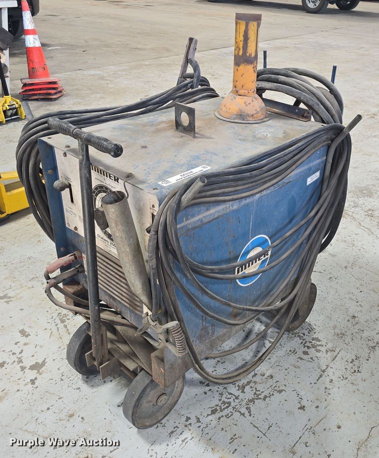 image for item EK5104 Miller Dialarc 250 welder/generator