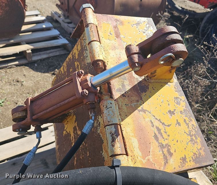 image for item EK5121 Tiger side boom mower