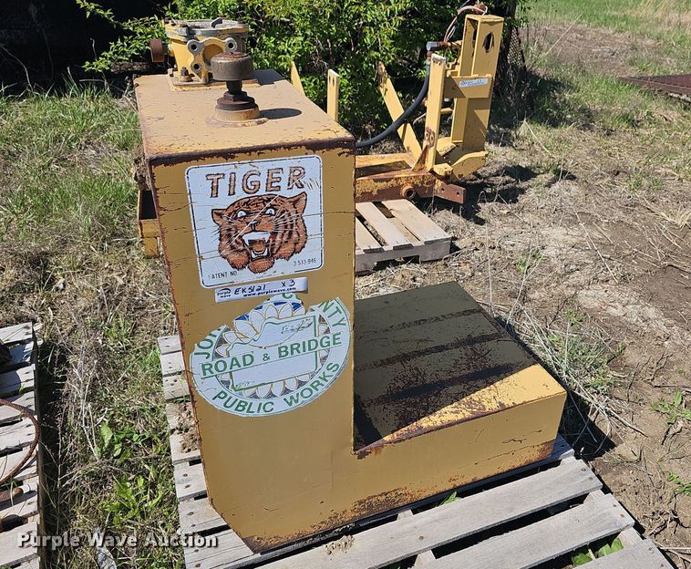 image for item EK5121 Tiger side boom mower