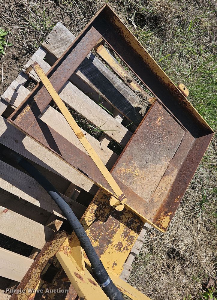 image for item EK5121 Tiger side boom mower