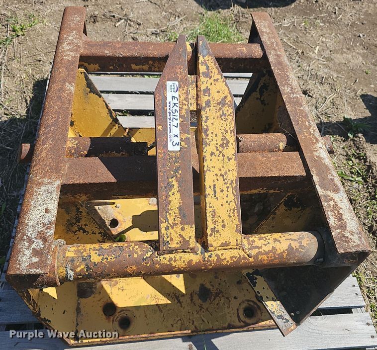 image for item EK5127 (3) motor grader brackets