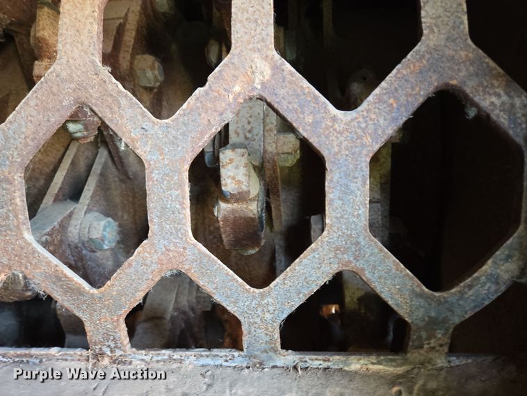 image for item EL1987 The Beast  3680 horizontal grinder