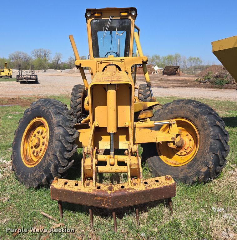 image for item EL1989 John Deere 570 motor grader