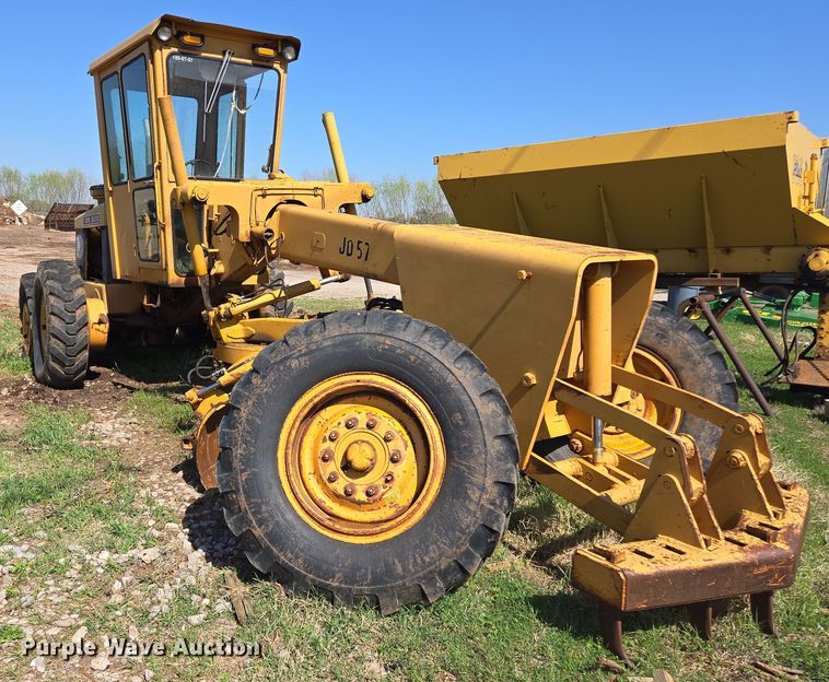 image for item EL1989 John Deere 570 motor grader