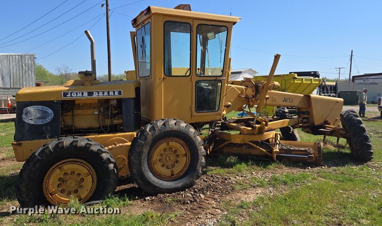 image for item EL1989 John Deere 570 motor grader