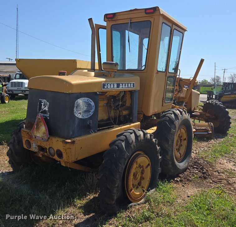 image for item EL1989 John Deere 570 motor grader